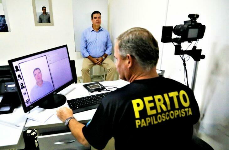 Imagem de compartilhamento para o artigo Governador faz novo RG e destaca que documento é gratuito à população de MS da MS Todo dia